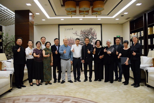 贵宾接待合照_缩小大小_缩小大小.jpg 贵宾接待合照_缩小大小_缩小大小.jpg
